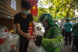 Hà Nội: 19 quận, huyện, thị xã được phép mở lại một số hoạt động dịch vụ từ 12h ngày 16/9