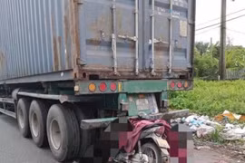Hưng Yên: Xe máy đâm vào đuôi xe container, một người tử nạn