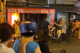 TP. HCM: Căn nhà bốc cháy ngùn ngụt nghi do phóng hỏa