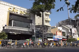 TP.HCM: Rạp chiếu phim, nhà hát thành... quán ăn, bãi xe
