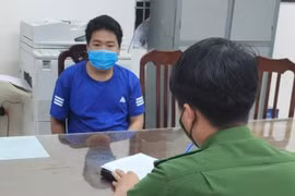 Hà Nội: To tiếng tại chốt kiểm dịch, nam thanh niên lại dùng dao đâm công an tại UBND xã