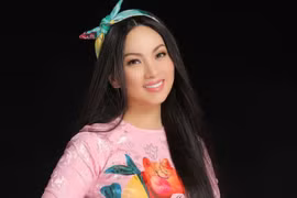 Ca sĩ Hà Phương - em gái tỷ phú của Cẩm Ly ủng hộ Sài Gòn hơn 100 tấn lương thực