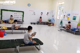 Một học sinh mắc COVID-19, 50 cô trò phải đi cách ly tập trung