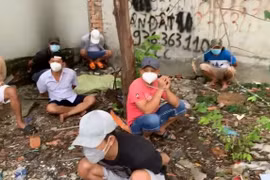 TP.Hồ Chí Minh: Triệt phá sới bạc, phát hiện một người nghi dương tính với SARS-CoV-2