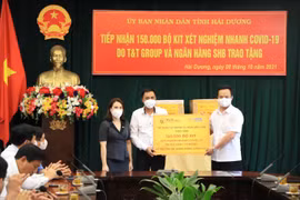 Tập đoàn T&T Group và Ngân hàng SHB hỗ trợ tỉnh Hải Dương 150.000 bộ kit xét nghiệm nhanh COVID-19