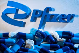 Pfizer cho phép 95 quốc gia sản xuất thuốc điều trị COVID-19