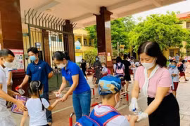 Dịch COVID-19 dần được kiểm soát, hàng loạt địa phương cho học sinh trở lại trường học