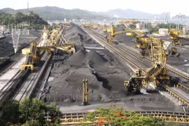 Thế giới đang “sốt” than, ngành than Việt thiệt nhiều hơn “được”
