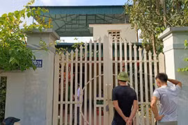 Nghi ngáo đá, con trai cắt cổ mẹ tử vong