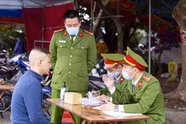Xử phạt 4 triệu đồng hai người không đeo khẩu trang phòng, chống dịch Covid-19