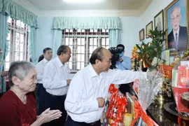 Thủ tướng dâng hương tưởng nhớ các đồng chí nguyên lãnh đạo Đảng, Nhà nước đã từ trần