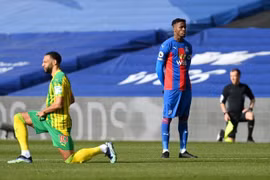 Cựu sao MU đi trái với quy định Premier League