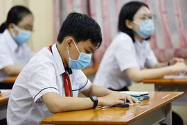 Hà Nội: Thí sinh làm thủ tục dự thi vào lớp 10 THPT theo hình thức trực tuyến