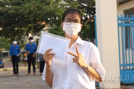 Sĩ tử An Giang tự tin, phụ huynh hồi hộp trước giờ thi môn Ngữ Văn