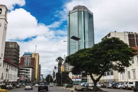 Ám ảnh siêu lạm phát, Zimbabwe cho ra đời đồng nội tệ với mệnh giá mới