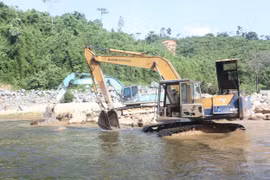Tạm dừng tìm kiếm 11 công nhân mất tích tại thủy điện Rào Trăng 3 do mưa lớn