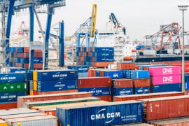Cán cân thương mại của Việt Nam bất ngờ đổi chiều: Không đáng lo ngại