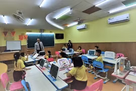 Vì sao nhiều trường vẫn quyết tăng học phí giữa dịch bệnh?