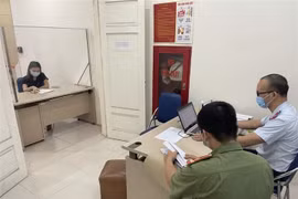 Hà Nội: Phạt 12,5 triệu đồng người phụ nữ tung tin đồn thất thiệt 'Hà Nội có 3.000 chốt'