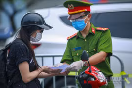 Hà Nội không kiểm tra giấy đi đường tại 19 quận, huyện, thị xã "vùng xanh"