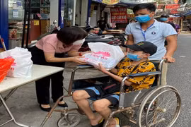 Những phần quà ý nghĩa dành tặng bệnh nhân nhi nhận dịp Tết Trung thu "đặc biệt"