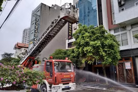 Hải Phòng: Cứu thành công 5 người từ đám cháy ở tòa nhà 9 tầng