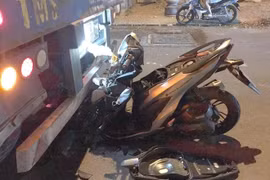 TP. HCM: Tông đuôi xe container, nam thanh niên nguy kịch