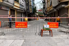 Truy tặng Bằng khen cho nguyên Bí thư Chi bộ vì thành tích phòng, chống COVID-19