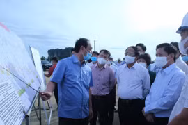 Phó Thủ tướng Lê Văn Thành thị sát việc triển khai dự án đường cao tốc Bắc-Nam