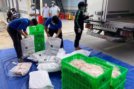 Đồng Nai: Hỗ trợ thực phẩm cho các hộ dân trong khu vực bị phong toả
