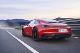 Porsche 911 có thêm phiên bản GTS được nâng cấp khả năng vận hành