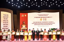 Hà Nội tuyên dương các điển hình tiên tiến, nhà giáo tiêu biểu năm 2021
