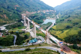 Cây cầu cạn cao nhất Việt Nam bước vào giai đoạn cuối