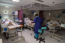 Iran phong tỏa toàn quốc trong 6 ngày vì COVID-19 bùng phát