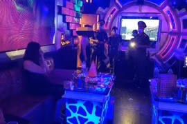 Phát hiện 14 người bất chấp dịch Covid-19 tụ tập, hát hò trong quán karaoke tại Cao Bằng