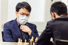 Kỳ thủ Lê Quang Liêm thua cờ nhanh, nỗ lực gỡ cờ chớp tại Mỹ