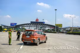 Hàng chục xe quay đầu tại trạm thu phí Pháp Vân - Cầu Giẽ vì không đủ điều kiện vào Thủ đô
