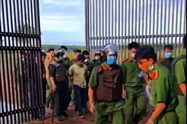 Đã bắt được kẻ vượt chốt kiểm dịch, chém thượng úy công an gần đứt cánh tay