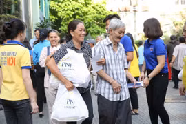 Chăm lo tốt hơn cho những người nghèo bị ảnh hưởng bởi thiên tai, đại dịch COVID-19