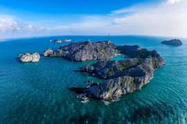 Đảo Long Châu - Vẻ đẹp hoang sơ, kỳ vĩ giữa vịnh Lan Hạ