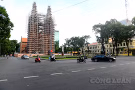 TP. HCM ngày đầu thực hiện Chỉ thị 16: Đã thưa người khi dịch Covid-19 bùng phát lại, nay càng vắng vẻ hơn