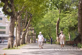 Hà Nội vắng bóng người tập thể dục sau khi có lệnh cấm