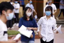 Đề thi môn Vật lý tốt nghiệp THPT 2021, mã đề 221
