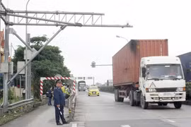 Phát hiện 663 lượt xe quá tải trên Quốc lộ 5, 63 trường hợp chấp hành việc lập biên bản
