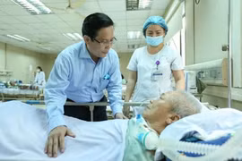 Chương trình "Mai vàng nhân ái" của Báo Người Lao Động đến với nhạc sĩ Phú Quang