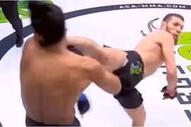 Võ sĩ quay người tung cước, hạ knock-out đối thủ trong chớp mắt