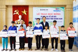 Báo Quảng Nam trao học bổng trị giá 1 tỉ đồng cho học sinh miền núi bị ảnh hưởng thiên tai