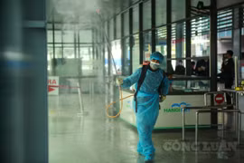 Hà Nội: Phun khử trùng toàn bộ nhà chờ, bến xe buýt nhanh BRT phòng lây lan dịch bệnh Covid-19