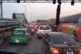 Từ ngày 16/3, ô tô chỉ được chạy tối đa 60km/h trên cầu Thanh Trì