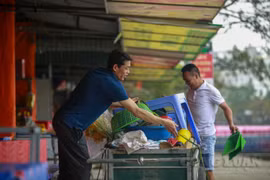 Chùa Hương mở cửa: Người dân "háo hức" chuẩn bị thuyền, mở lại hàng quán